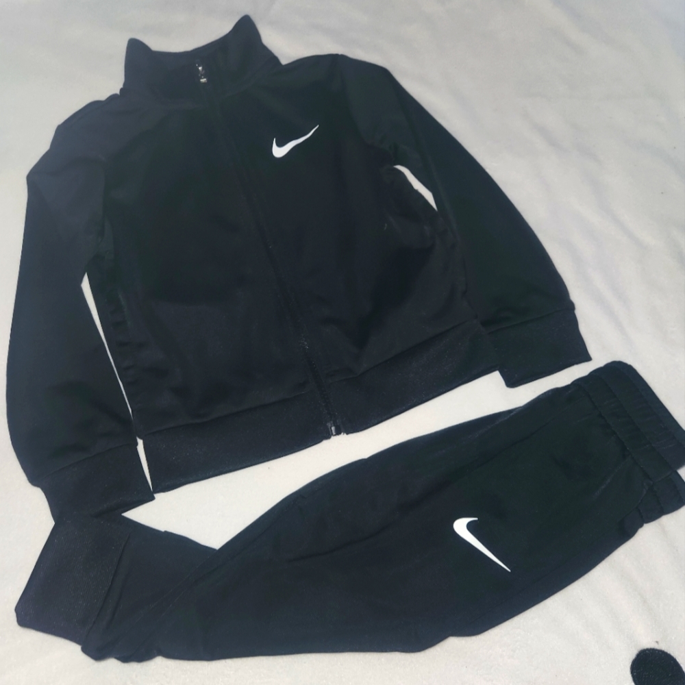 Toddler Boy Nike Outfit Sz 2T